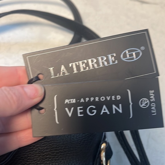 NWT La Terre Vegan Leather Black Purse with Shoulder Strap - Picture 6 of 7